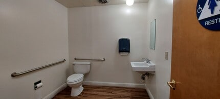 393 Del Norte Ave, Yuba City, CA for lease Building Photo- Image 2 of 9