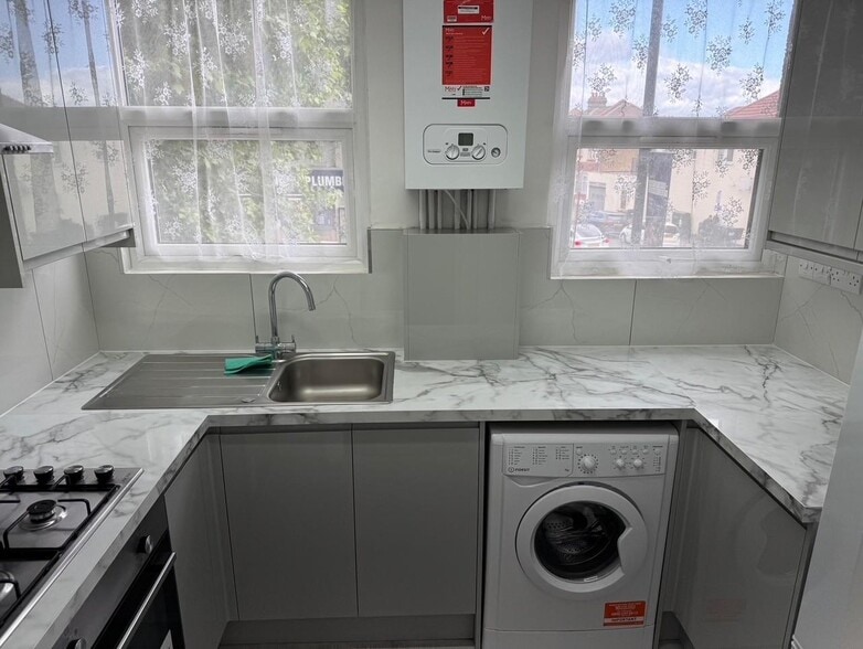 416 Barking Rd, London for sale - Building Photo - Image 3 of 11