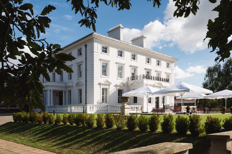 Manor Dr, Exeter for lease - Building Photo - Image 1 of 5