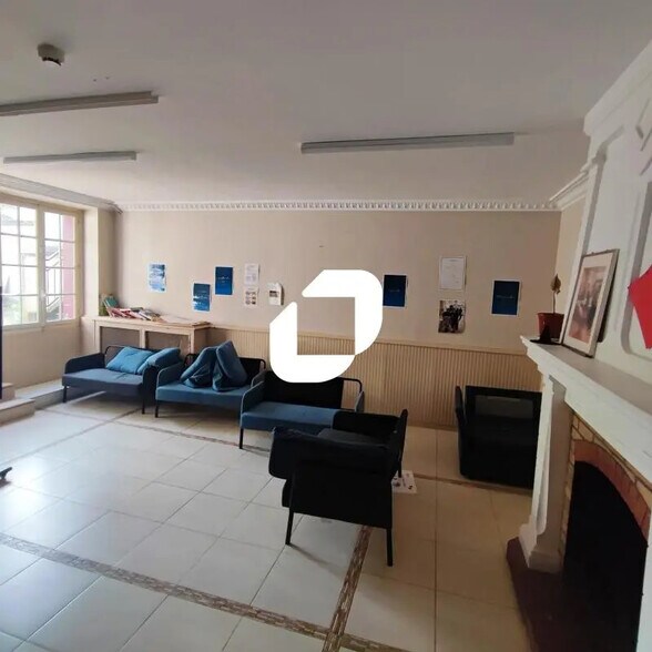 Office in Mandres-les-Roses for sale - Building Photo - Image 3 of 5