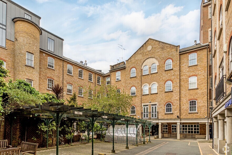 1-7 Bath Pl, London for lease - Building Photo - Image 1 of 5