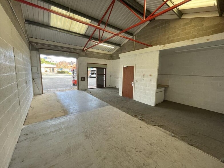 8-9 Station St, Leek for lease - Building Photo - Image 3 of 7