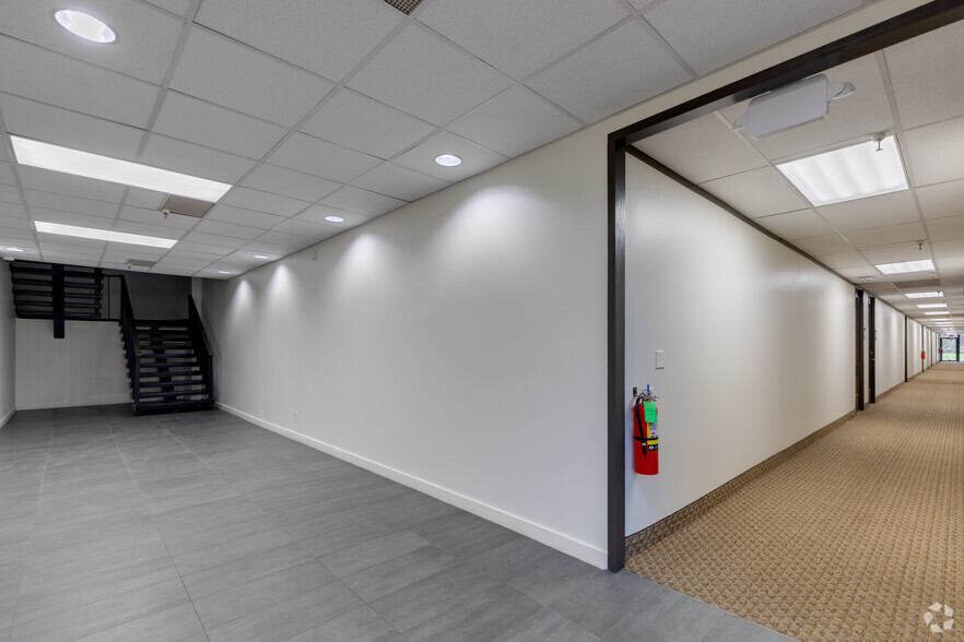 5500 N Western Ave, Oklahoma City, OK for lease - Interior Photo - Image 2 of 10