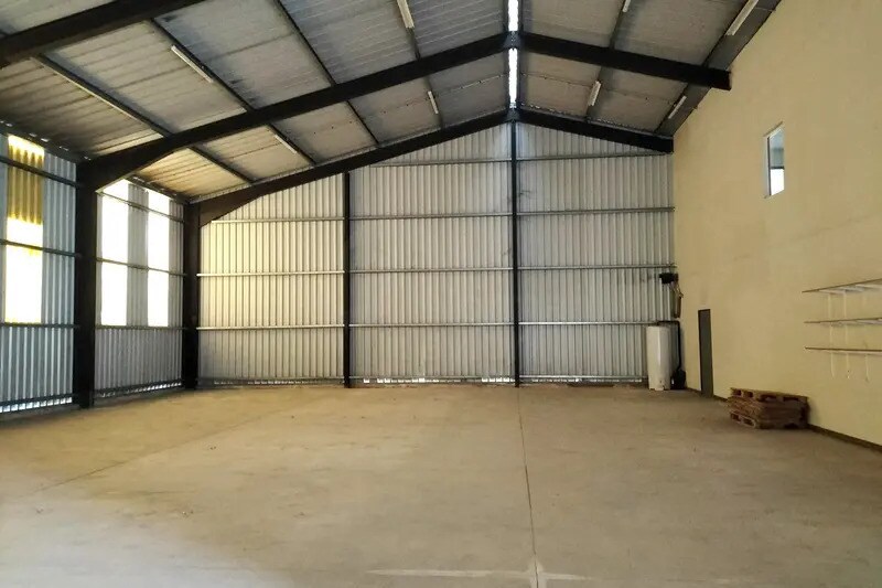 Flex in Narbonne for lease - Interior Photo - Image 2 of 5