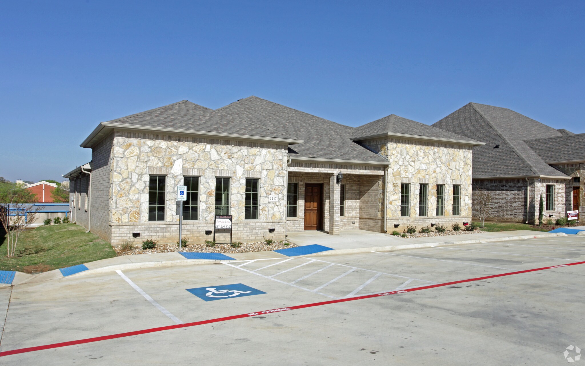 2217 Martin Dr, Bedford, TX for sale Primary Photo- Image 1 of 1