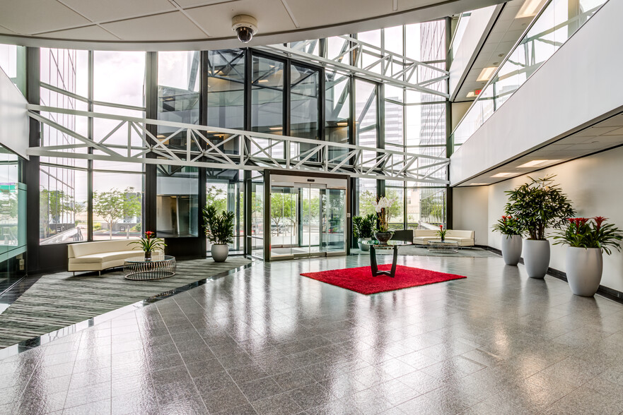 11757 Katy Fwy, Houston, TX for lease - Lobby - Image 3 of 10