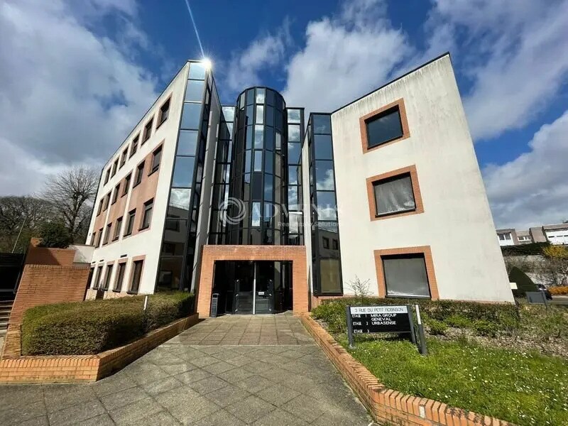 Office in Jouy-en-Josas for lease Building Photo- Image 1 of 10