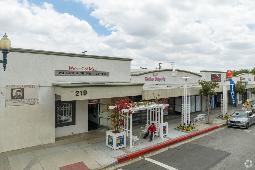 219-231 S Riverside Ave, Rialto, CA for lease - Building Photo - Image 2 of 6