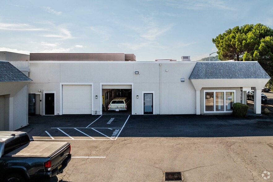 21 Golden Gate Dr, San Rafael, CA for lease - Building Photo - Image 2 of 7