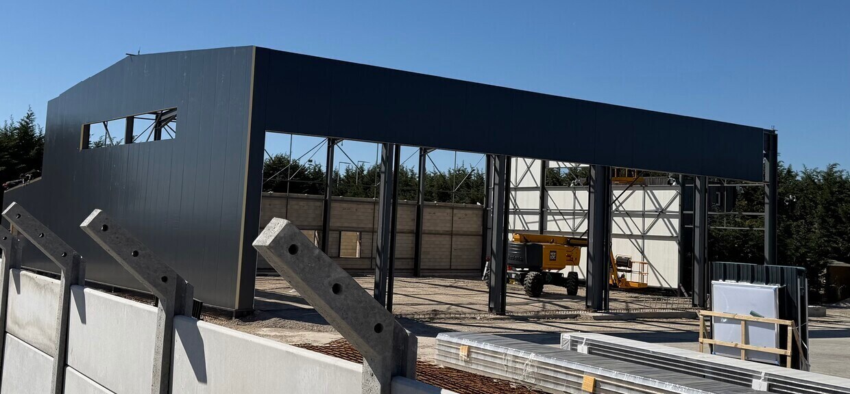 Flex in Charny for lease Building Photo- Image 1 of 3