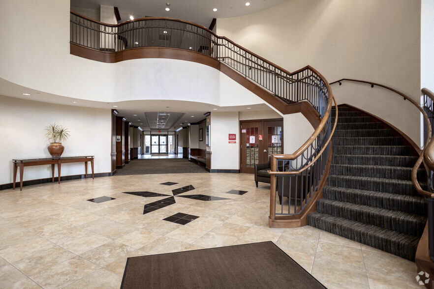 2003 S Easton Rd, Doylestown, PA for lease - Lobby - Image 2 of 19