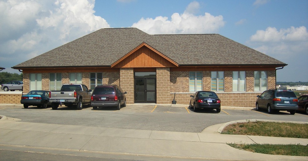 2660 Superior Dr NW, Rochester, MN for sale - Building Photo - Image 3 of 29