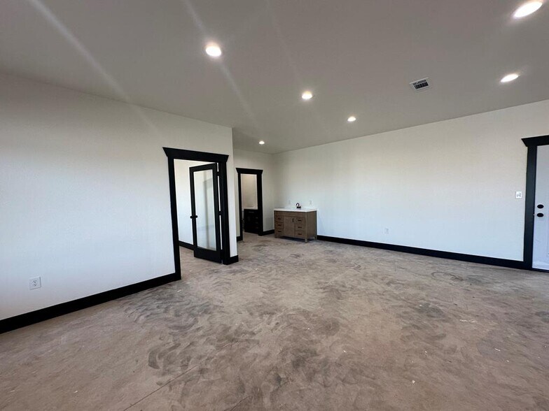 538 US-62/180 Hwy, Seminole, TX for sale - Interior Photo - Image 3 of 22