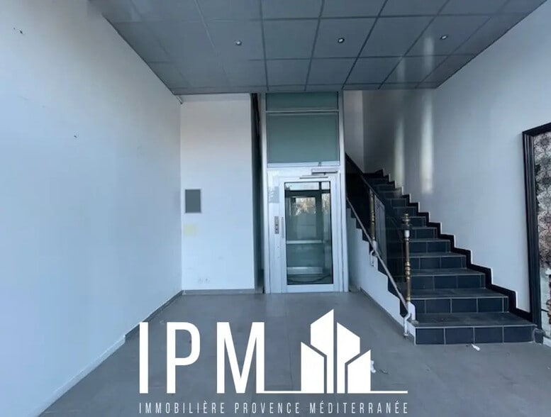 Retail in Aix-en-Provence for lease - Interior Photo - Image 2 of 6