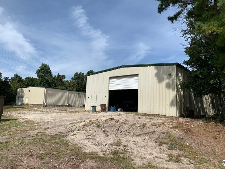 230 Broad Creek, New Bern, NC for sale - Primary Photo - Image 1 of 1