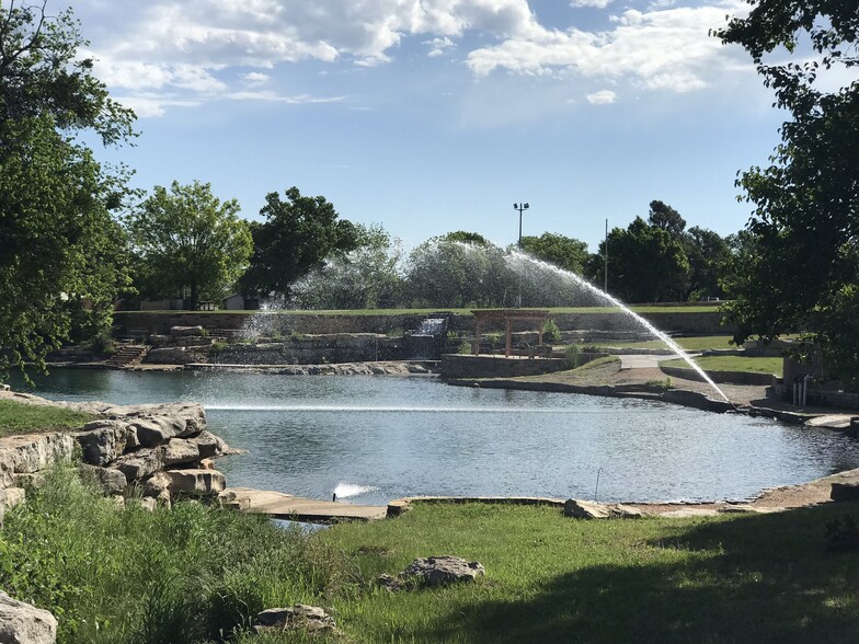 509 E Wallace St, San Saba, TX for lease - Building Photo - Image 2 of 12