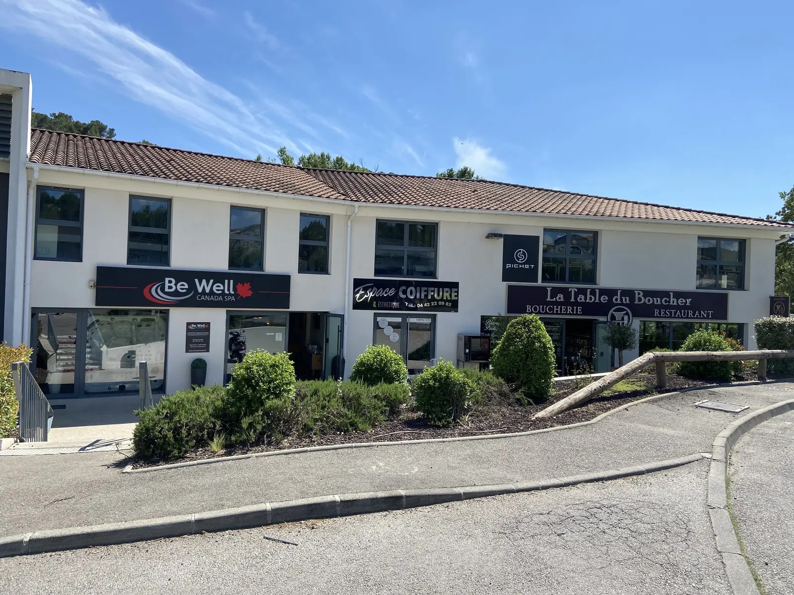 Office in Le Tholonet for sale Building Photo- Image 1 of 4