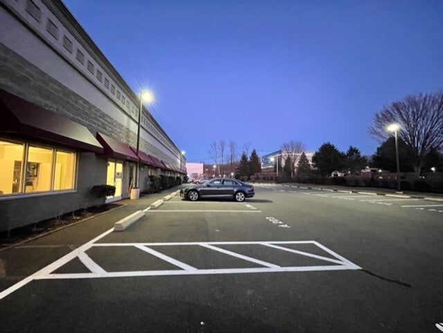 100 Corporate Dr, Trumbull, CT for lease - Building Photo - Image 2 of 39
