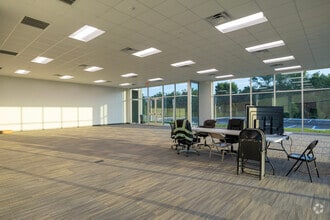 1751 Suddath Park St, Tampa, FL for lease Interior Photo- Image 2 of 17