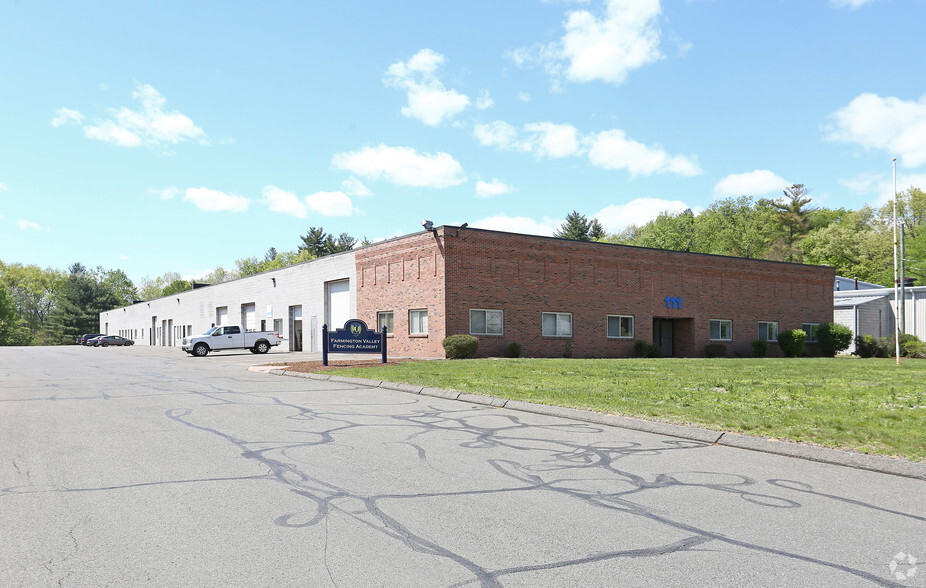 111 W Dudley Town Rd, Bloomfield, CT for sale - Primary Photo - Image 1 of 1