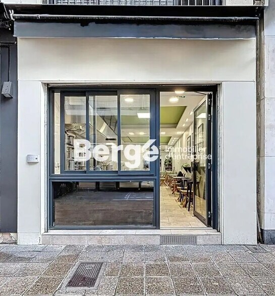 Retail in Nice for lease - Building Photo - Image 1 of 8