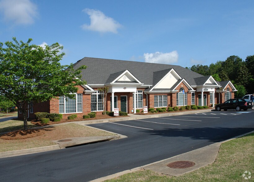 1901-1902 Macy Dr, Roswell, GA for lease - Primary Photo - Image 1 of 5