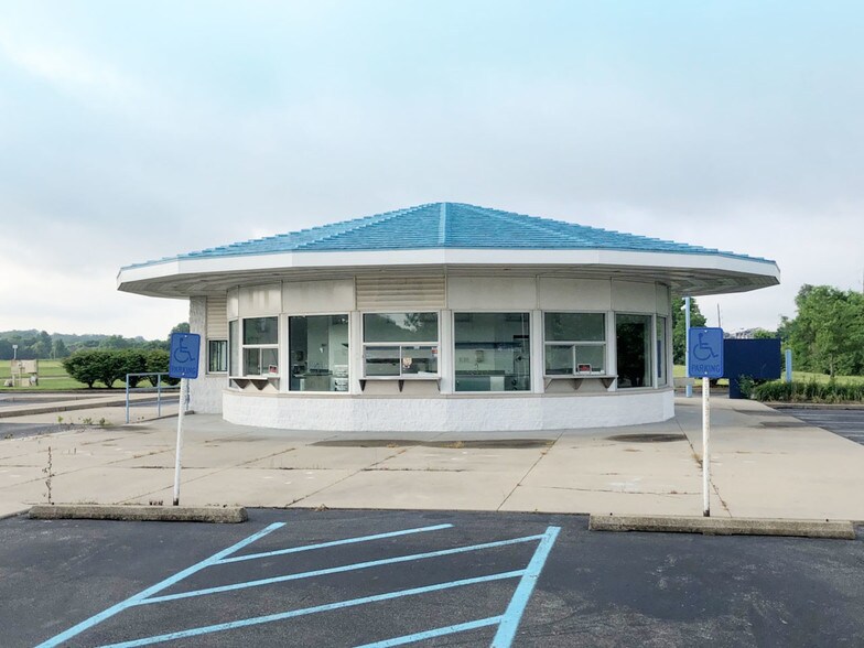 710 Creekview Dr, Columbus, IN for sale - Building Photo - Image 1 of 1