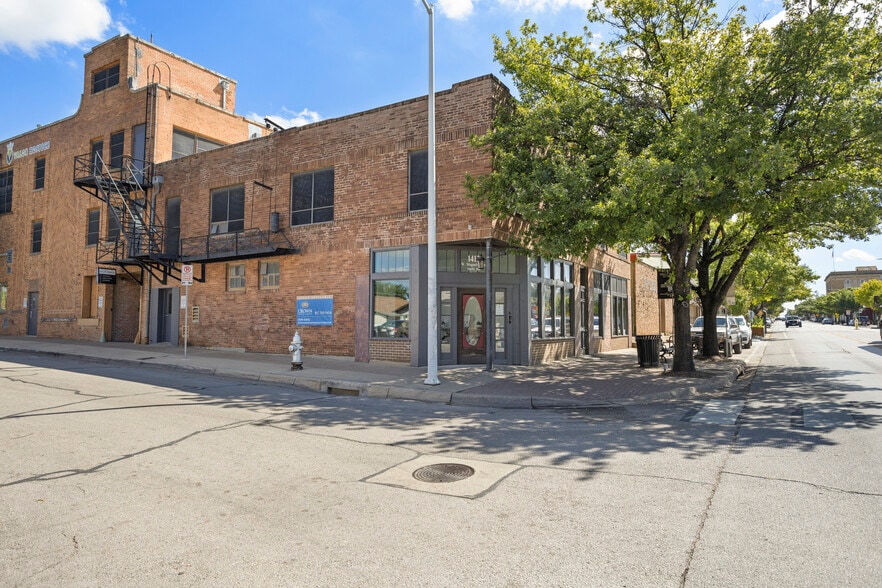 1412 W Magnolia Ave, Fort Worth, TX for lease - Building Photo - Image 2 of 9