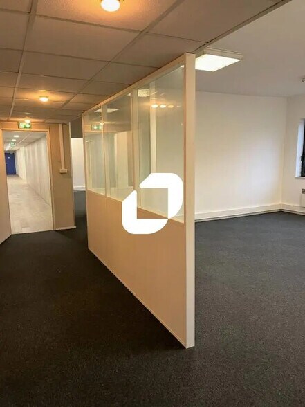 15 Avenue André Diligent, Roubaix for lease - Building Photo - Image 3 of 17