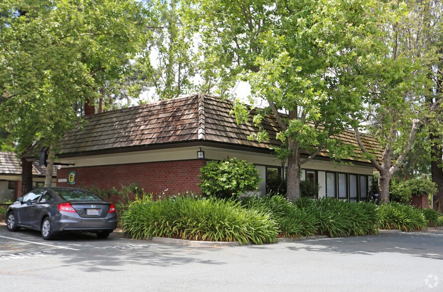 2121 Ygnacio Valley Rd, Walnut Creek, CA for lease - Building Photo - Image 2 of 4