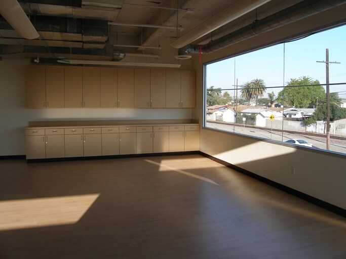 1512 W Slauson Ave, Los Angeles, CA for lease - Building Photo - Image 2 of 93