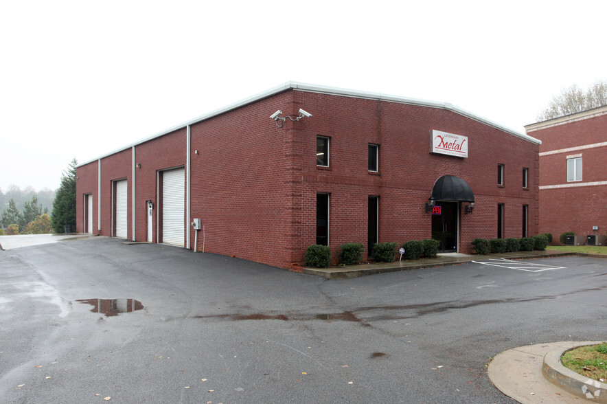 733 Church St, Buford, GA for lease - Primary Photo - Image 1 of 3