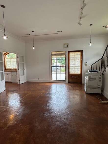 2347 Christian St, Baton Rouge, LA for lease - Building Photo - Image 3 of 15