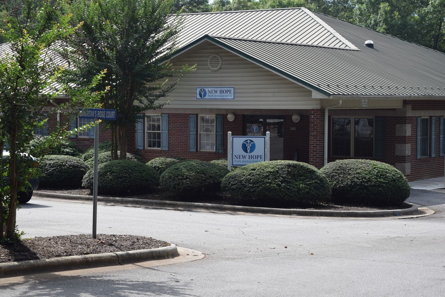 505 Samaritans Ridge Ct, Elkin, NC for sale - Building Photo - Image 2 of 8