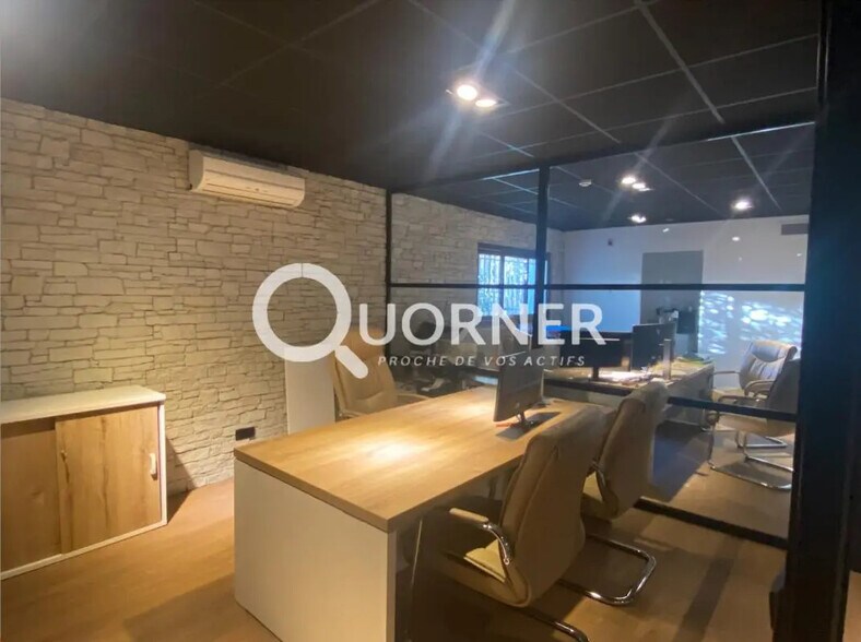 Retail in Puget-sur-Argens for sale - Interior Photo - Image 1 of 2