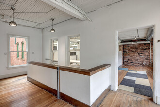 1124 Eastlake Ave E, Seattle, WA for lease Interior Photo- Image 1 of 7