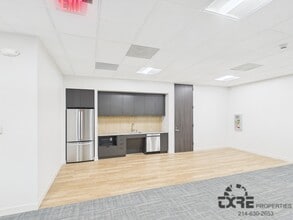 2301 E Lamar Blvd, Arlington, TX for lease Building Photo- Image 2 of 5