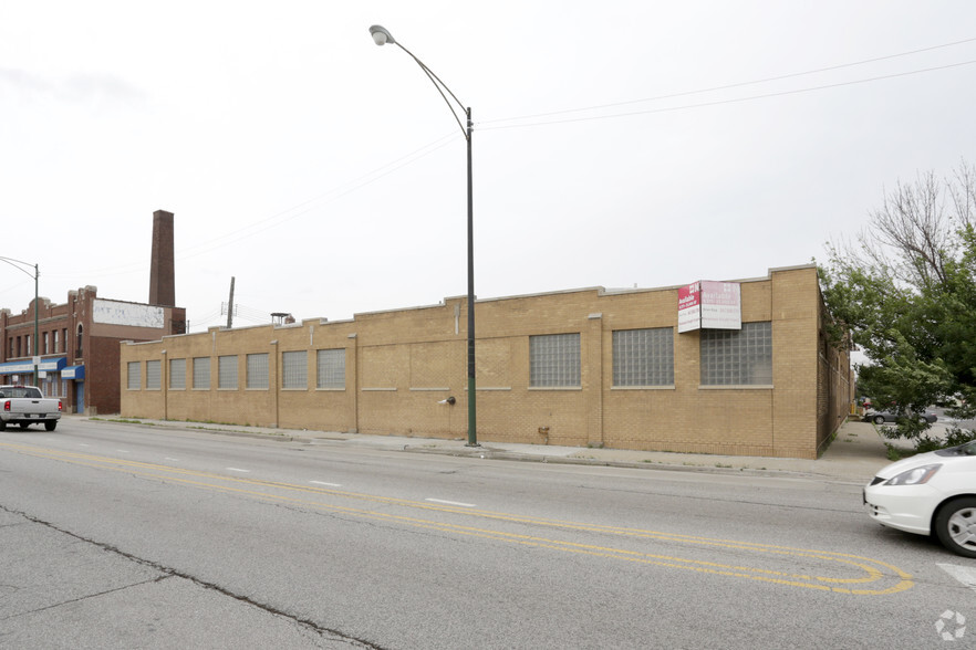 933 N Cicero Ave, Chicago, IL for lease - Building Photo - Image 2 of 9