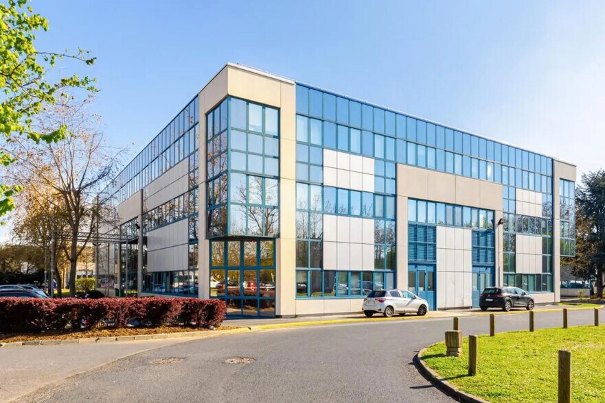 Flex in Fresnes for lease - Building Photo - Image 1 of 15