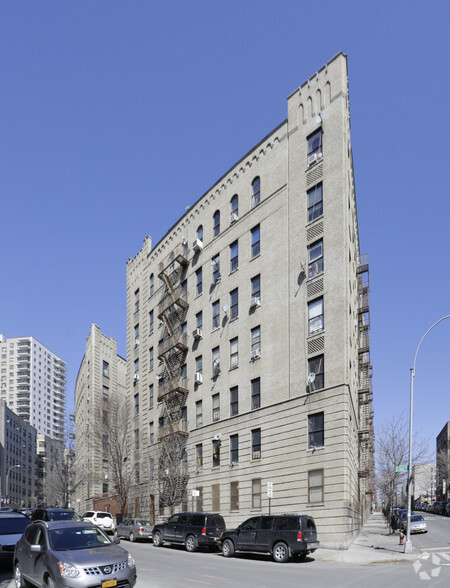 201 E 164th St, Bronx, NY for lease - Building Photo - Image 3 of 6