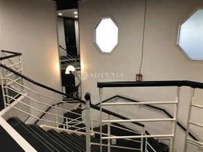 Flex in Trappes for lease Interior Photo- Image 1 of 1