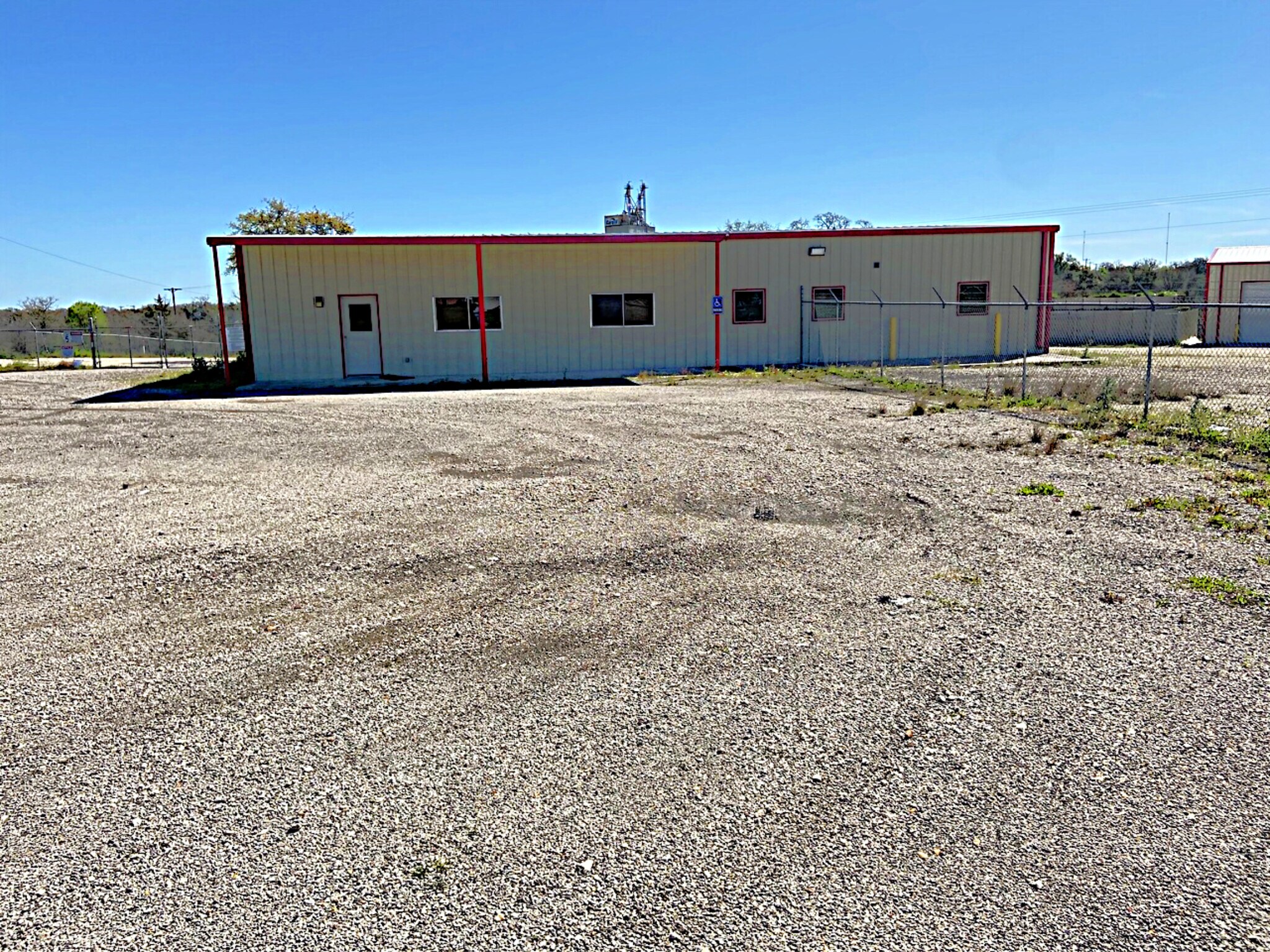2350 N Hwy 77, Giddings, TX for sale Building Photo- Image 1 of 1