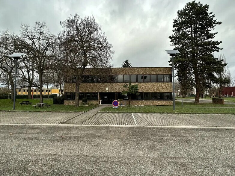 Office in Lingolsheim for lease - Building Photo - Image 1 of 7