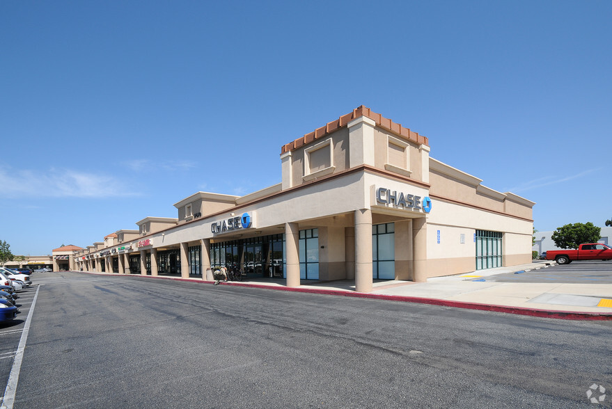 17850-17870 Newhope St, Fountain Valley, CA for lease - Building Photo - Image 2 of 12