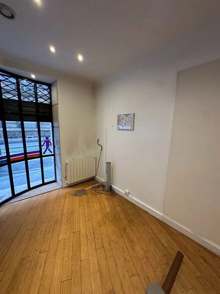 Retail in Neuilly-sur-Seine for lease - Interior Photo - Image 2 of 10