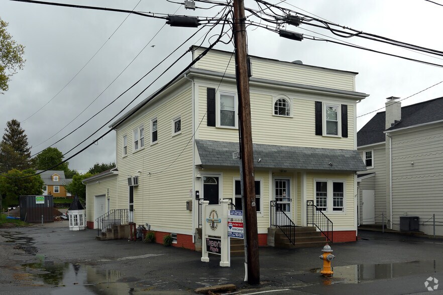 59 Maple Ave, Barrington, RI for sale - Primary Photo - Image 1 of 1