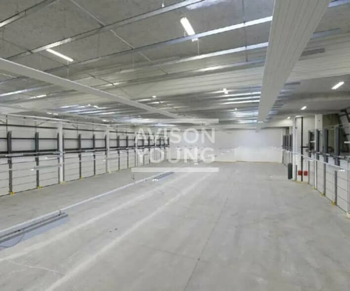 Flex in Le Blanc-Mesnil for lease - Interior Photo - Image 1 of 2