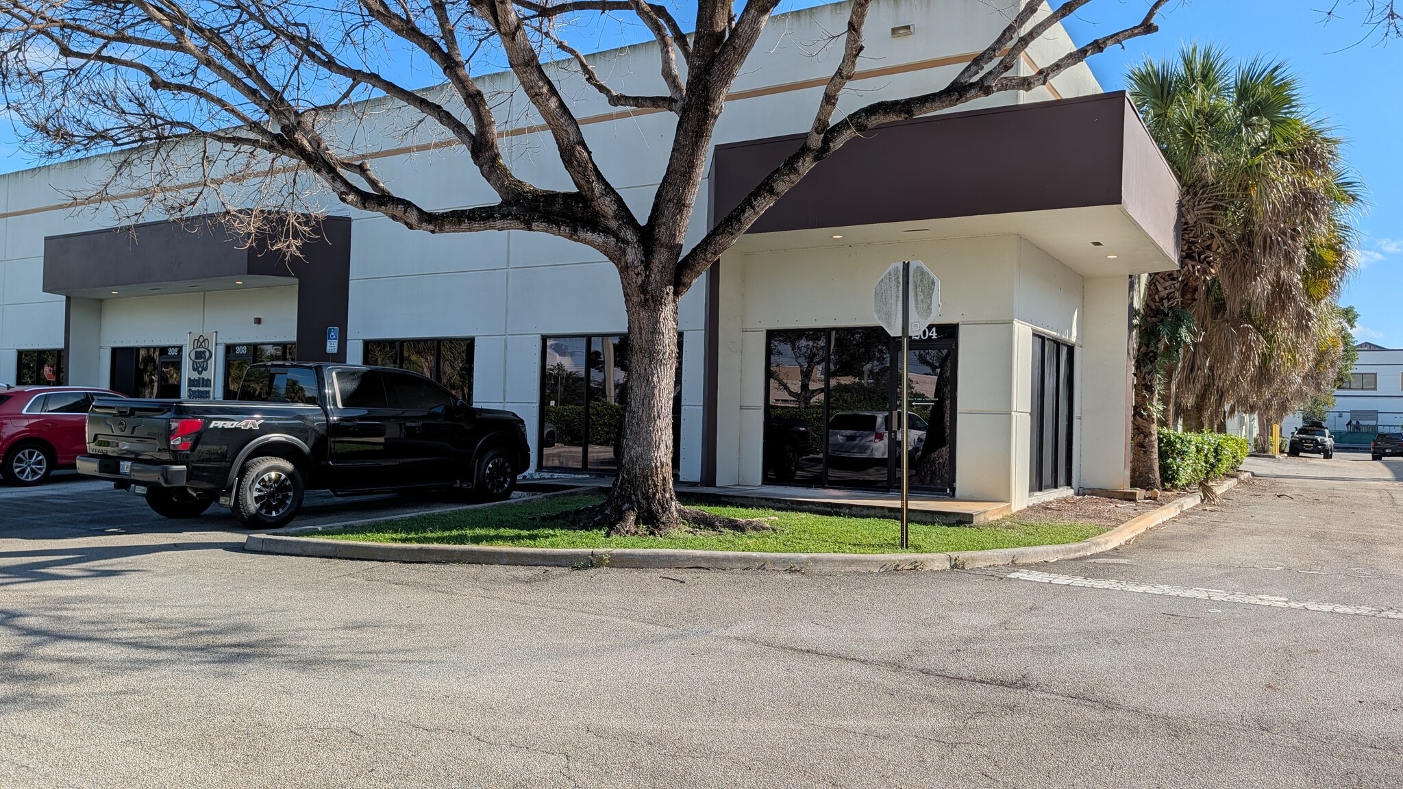 6941 SW 196th Ave, Pembroke Pines, FL for lease Building Photo- Image 1 of 10