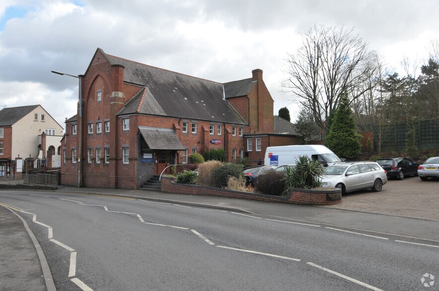 Stourbridge Rd, Halesowen for lease - Primary Photo - Image 1 of 3