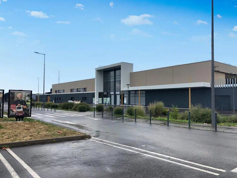 Retail in Phalsbourg for lease - Building Photo - Image 1 of 5